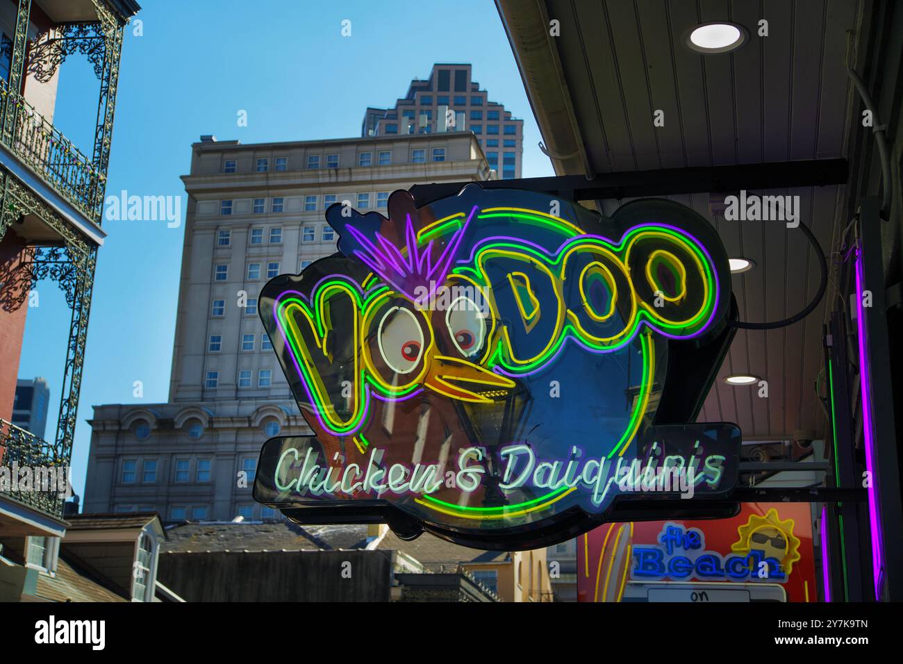Voodoo Chicken e Daiquiris in Bourbon Street a New Orleans. Foto Stock