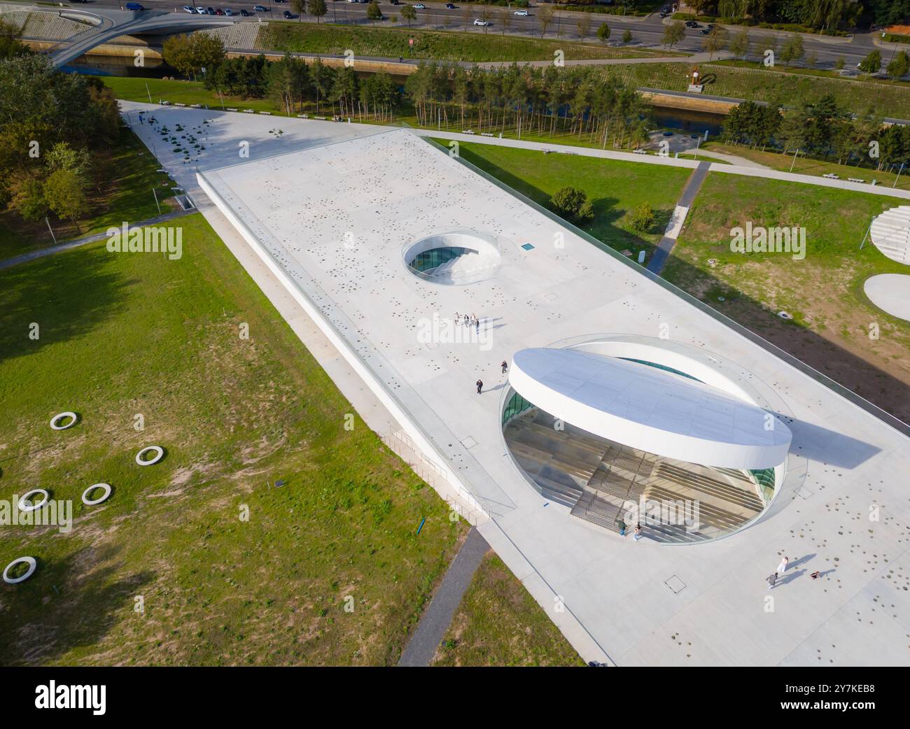 Veduta aerea del nuovo Centro Nazionale di Scienza e innovazione - l'isola della Scienza, situata nell'isola di Nemunas, Kaunas. Foto drone Foto Stock