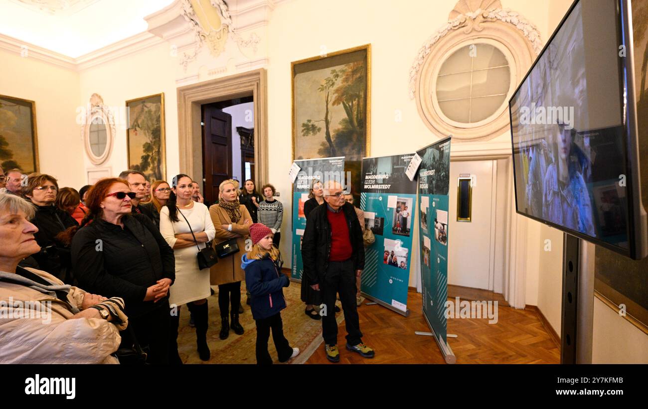 Praga, Repubblica Ceca. 30 settembre 2024. L'Ambasciata tedesca a Lobkowicz (Lobkovicky) Palazzo in via Vlasska nella piccola città di Praga (quartiere minore) apre le sue porte al pubblico per commemorare i momenti storici del 1989 con una celebrazione chiamata 'Fest der Freiheit' e 50 anni di relazioni diplomatiche tra i due paesi, il 30 settembre 2024. Crediti: Michal Kamaryt/CTK Photo/Alamy Live News Foto Stock