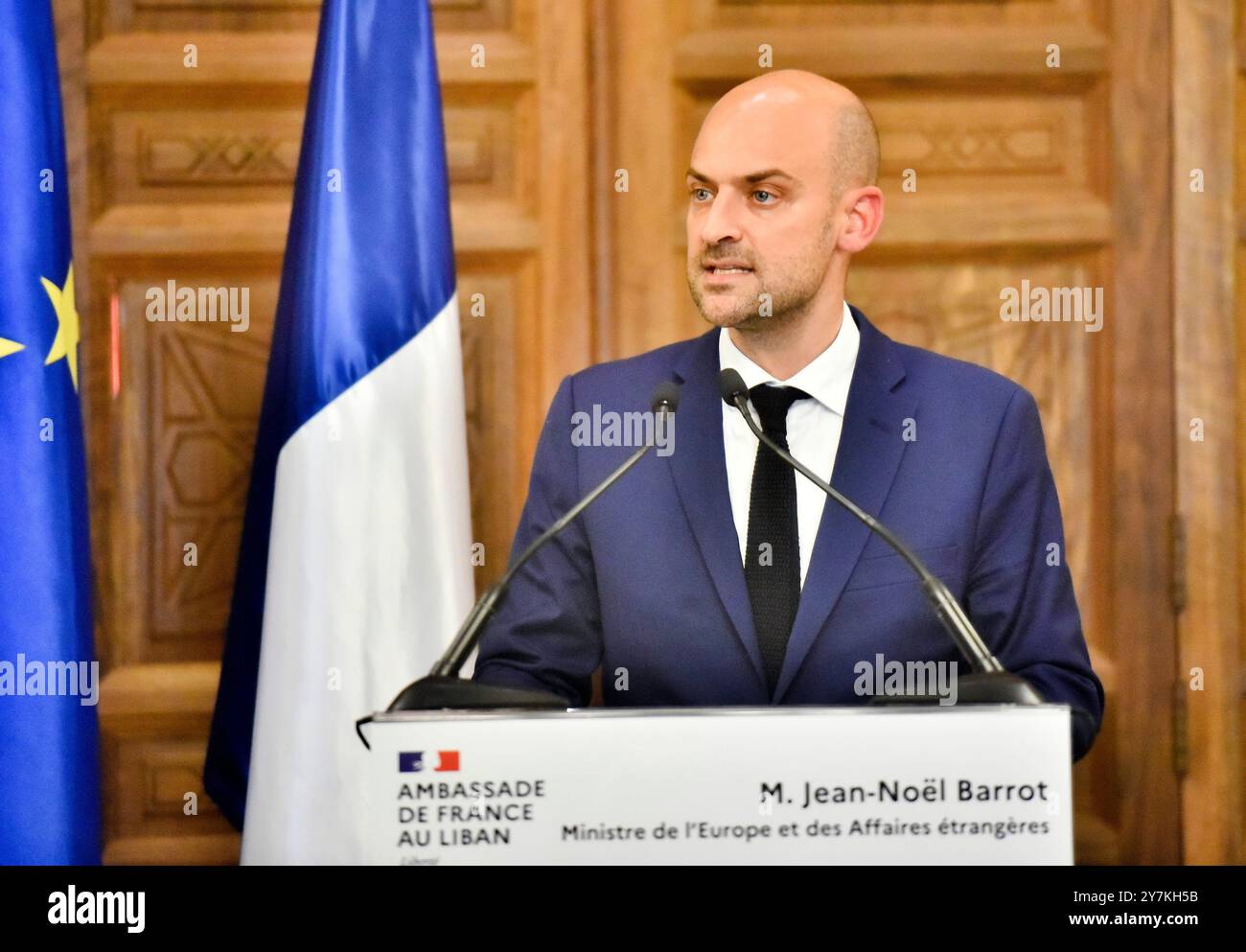 Beirut, Libano. 30 settembre 2024. Il ministro francese per l'Europa e gli affari esteri Jean-Noel Barrot tiene una conferenza stampa presso la residenza Pine, la residenza ufficiale dell'ambasciatore francese in Libano, nel distretto Horsh di Beirut lunedì 30 settembre 2024. Barrot il 30 settembre esortò Israele a non inviare truppe di terra in Libano, invitando Israele e il gruppo armato Hezbollah ad accettare immediatamente un cessate il fuoco. Foto di Fadel Itani/ credito: UPI/Alamy Live News Foto Stock