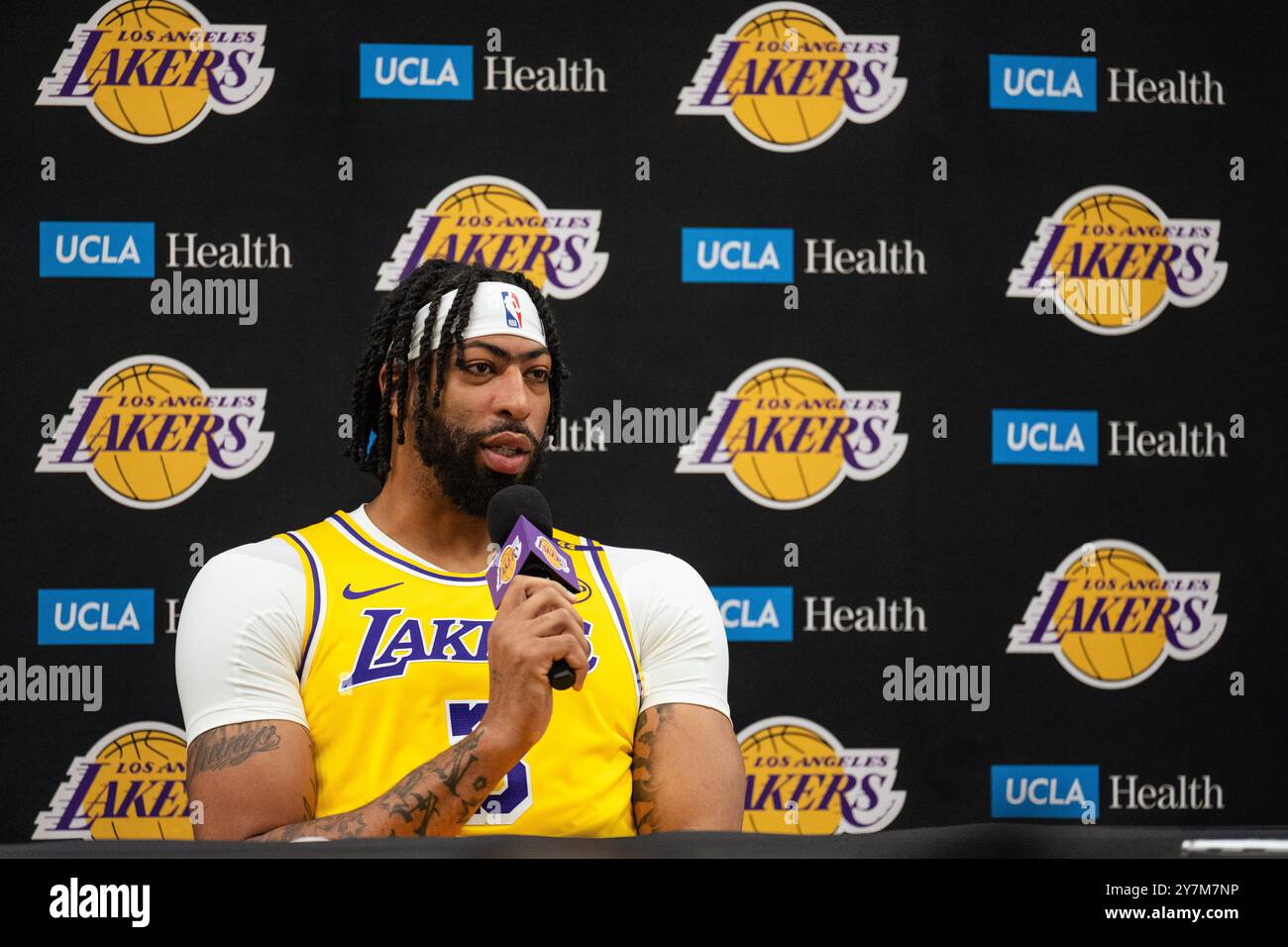 El Segundo, Stati Uniti. 30 settembre 2024. Basket, NBA, Media Day, Los Angeles Lakers: Anthony Davis risponde alle domande durante una conferenza stampa. Crediti: Maximilian Haupt/dpa/Alamy Live News Foto Stock