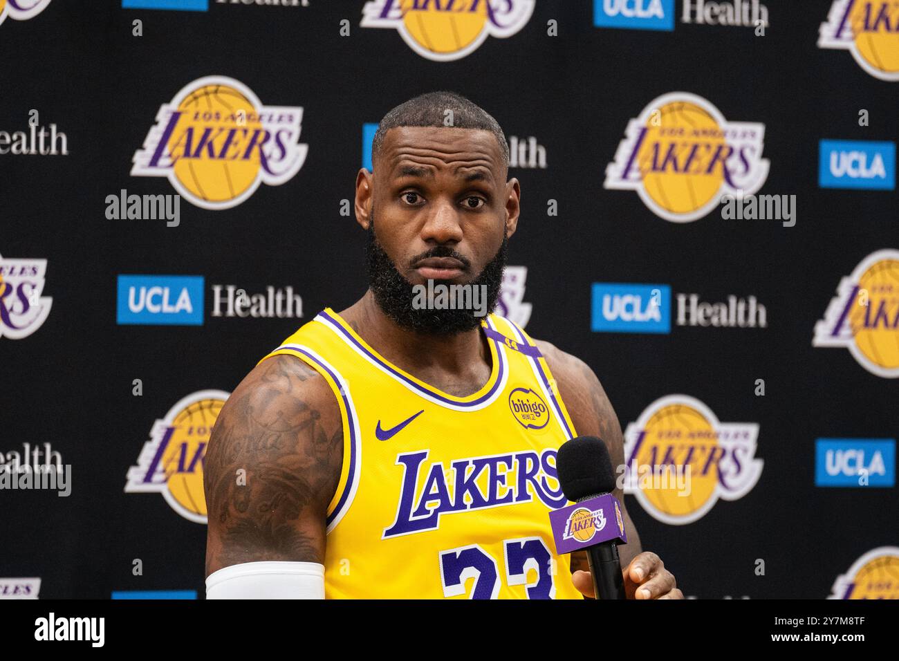 El Segundo, Stati Uniti. 30 settembre 2024. Basket, NBA, Media Day, Los Angeles Lakers: LeBron James risponde alle domande durante una conferenza stampa. Crediti: Maximilian Haupt/dpa/Alamy Live News Foto Stock