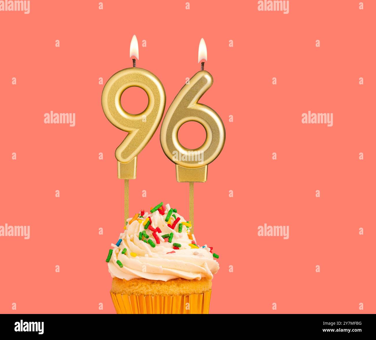 Candela di compleanno e cupcake - numero 96 Foto Stock