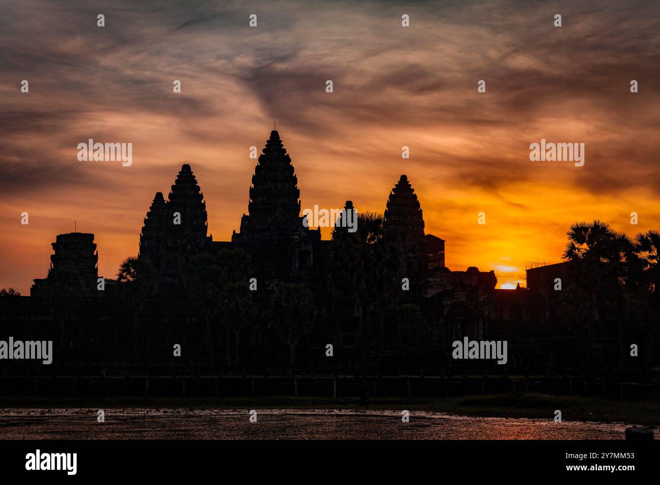 Alba sul tempio Khmer di Angkor Wat, Cambogia Foto Stock
