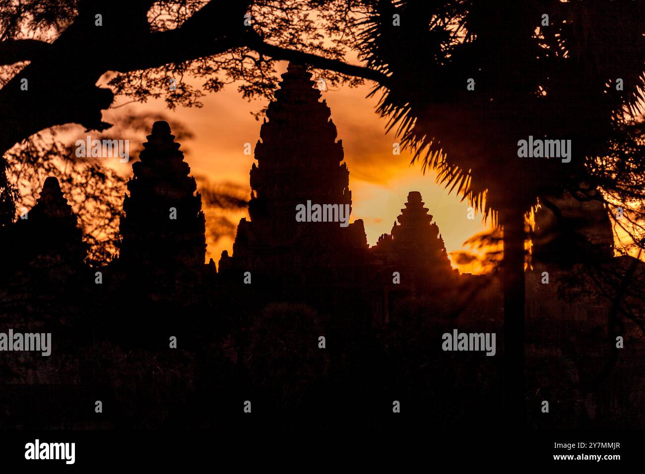 Alba sul tempio Khmer di Angkor Wat, Cambogia Foto Stock