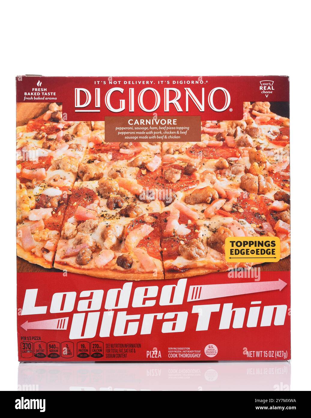 IRVINE, CALIFORNIA - 28 SETTEMBRE 2024: DiGiorno caricato Ultra Thin Carnivore Frozen Pizza. Foto Stock