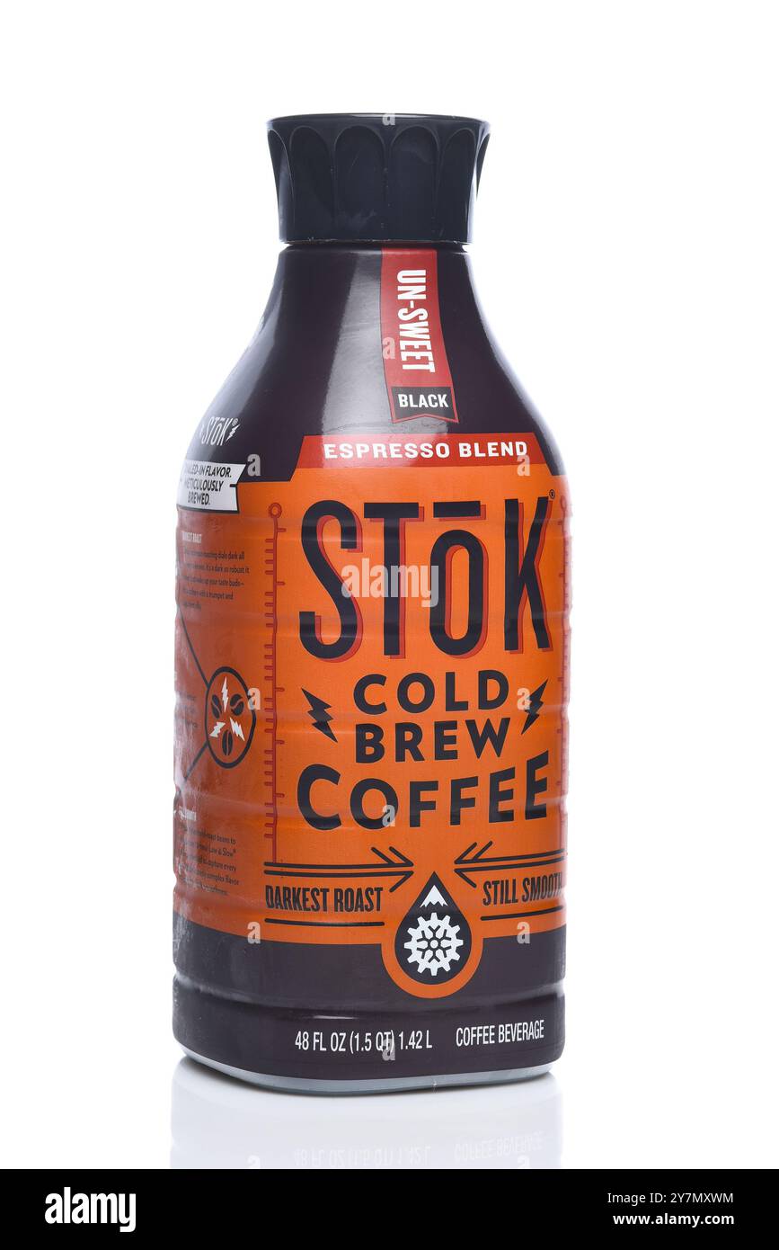 IRVINE, CALIFORNIA - 28 SETTEMBRE 2024: Una bottiglia di Stok Cold Brew Coffee, espresso Blend. Foto Stock