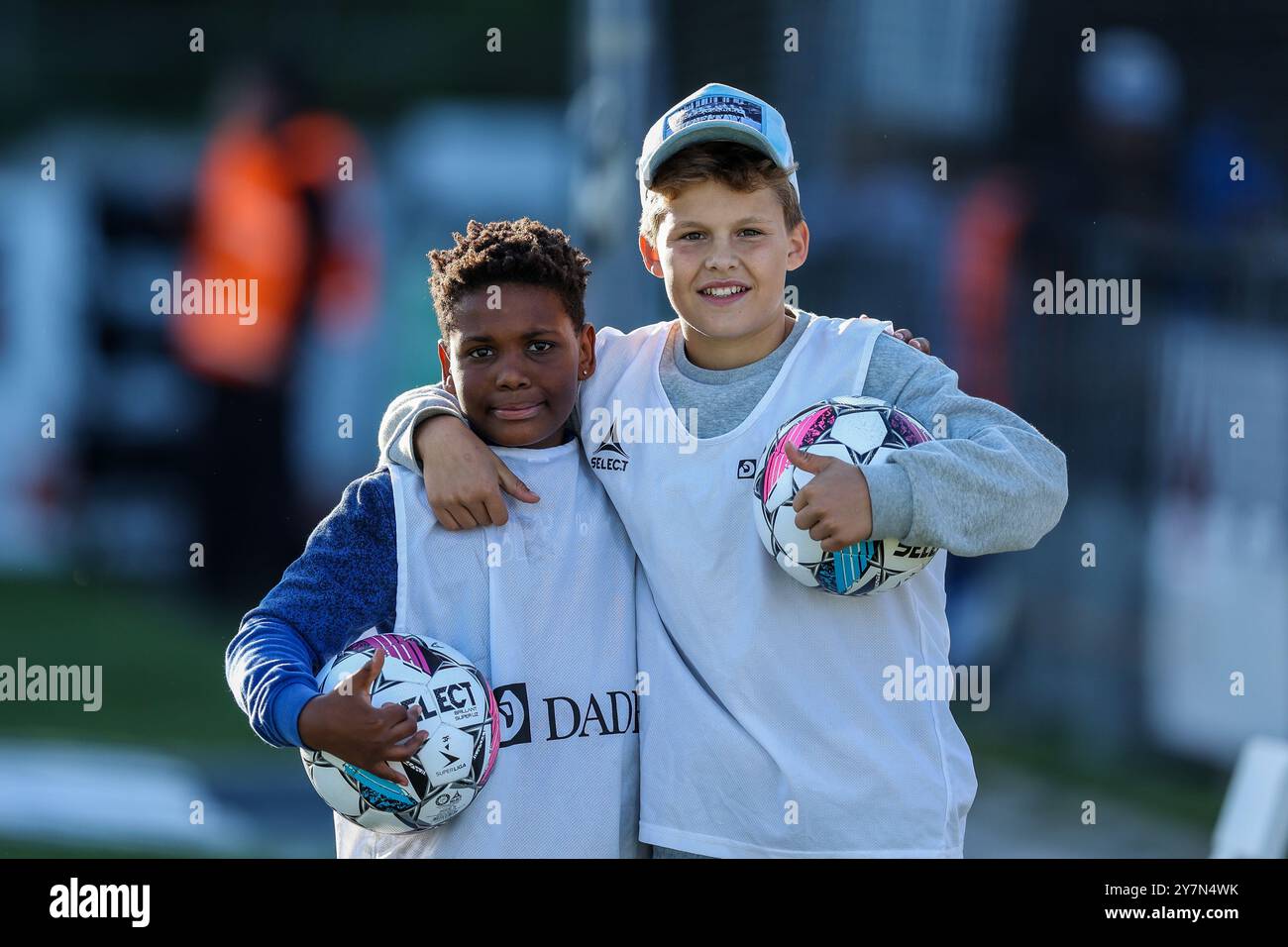 Lyngby, Danimarca. 29 settembre 2024. Ball Boys di Lyngby BK visto durante il danese 3F Superliga match tra Lyngby BK e Silkeborg IF al Lyngby Stadion di Lyngby. Foto Stock