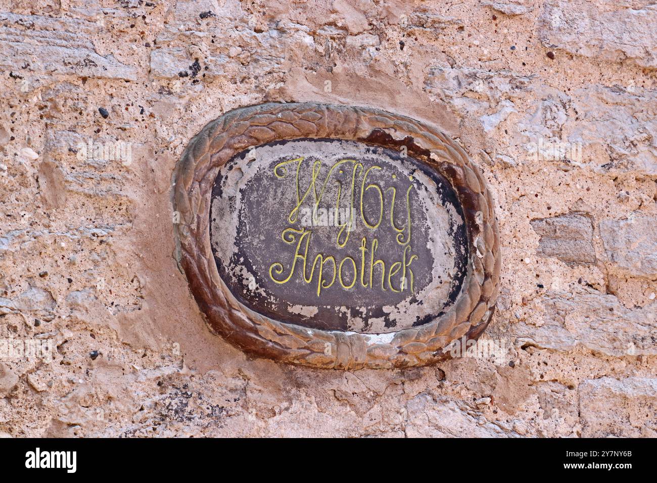 Targa Visby Apothek su vecchio, ex, edificio di farmacie, Visby, Gotland, Svezia Foto Stock