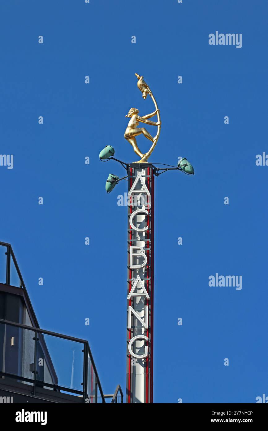 A C Bang coloumn sormontato da una scultura dorata, Stroget, Copenhagen Foto Stock