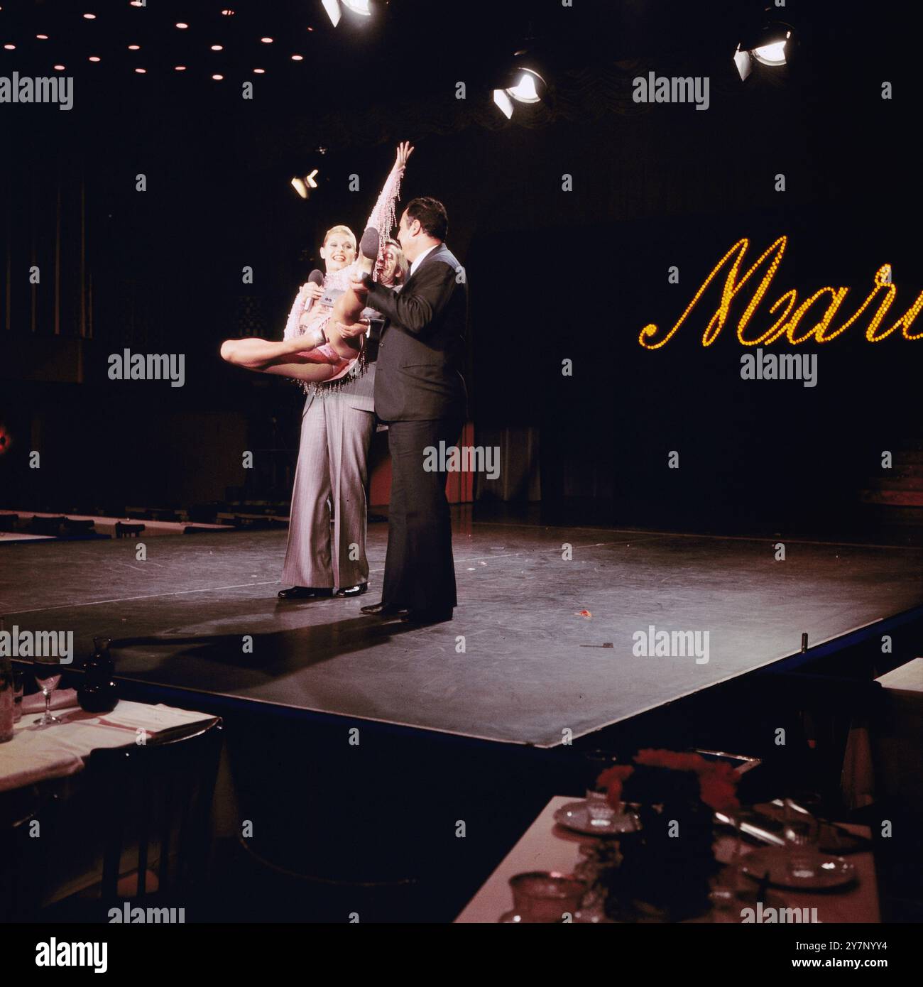 Marlene Charell, Show und Artistik aus dem Casino Barriere le Ruhl de Nice, 1976, Bild: Sängerin und Tänzerin Marlene Charell bei der Show-Probe Foto Stock