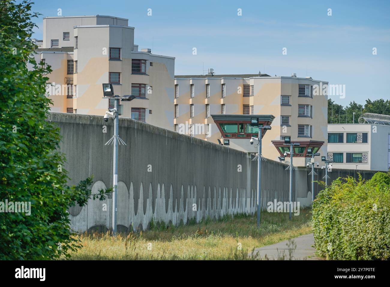 Torre di guardia e muro, prigione di Tegel, Seidelstrasse, Reinickendorf, Berlino, Germania, Wachturm und Mauer, JVA Tegel, Seidelstraße, Deutschland Foto Stock