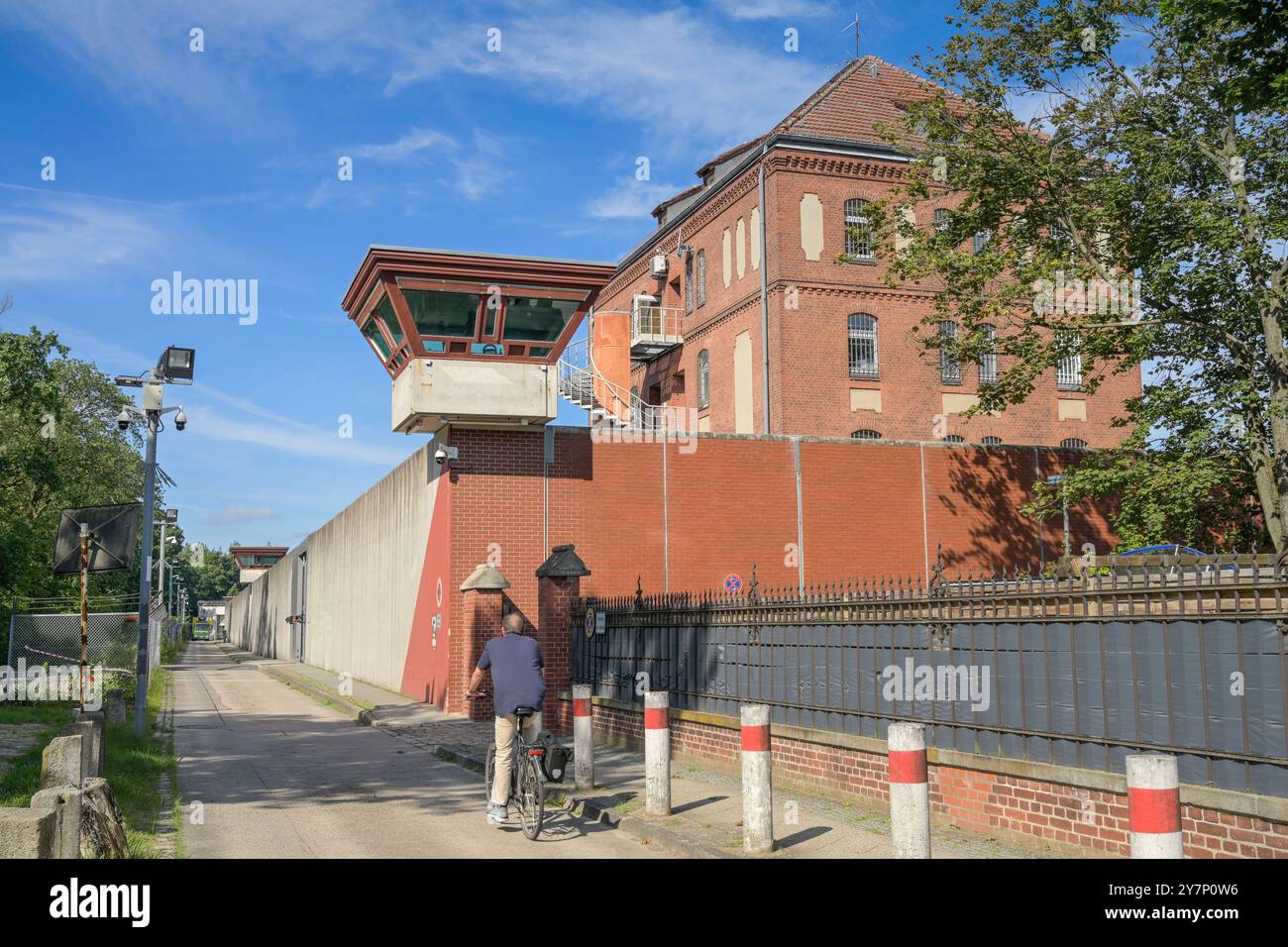 Torre di guardia e muro, prigione di Tegel, Seidelstrasse, Reinickendorf, Berlino, Germania, Wachturm und Mauer, JVA Tegel, Seidelstraße, Deutschland Foto Stock