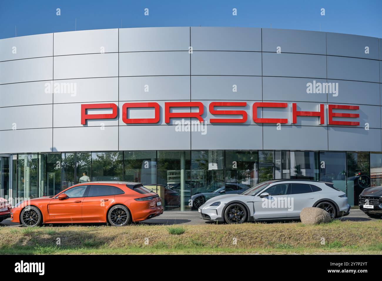 Porsche Center Adlershof, Hermann-Dorner-Allee, Johannistal, Adlershof, Treptow-Köpenick, Berlino, Germania, Porsche Zentrum Adlershof, Deutschland Foto Stock