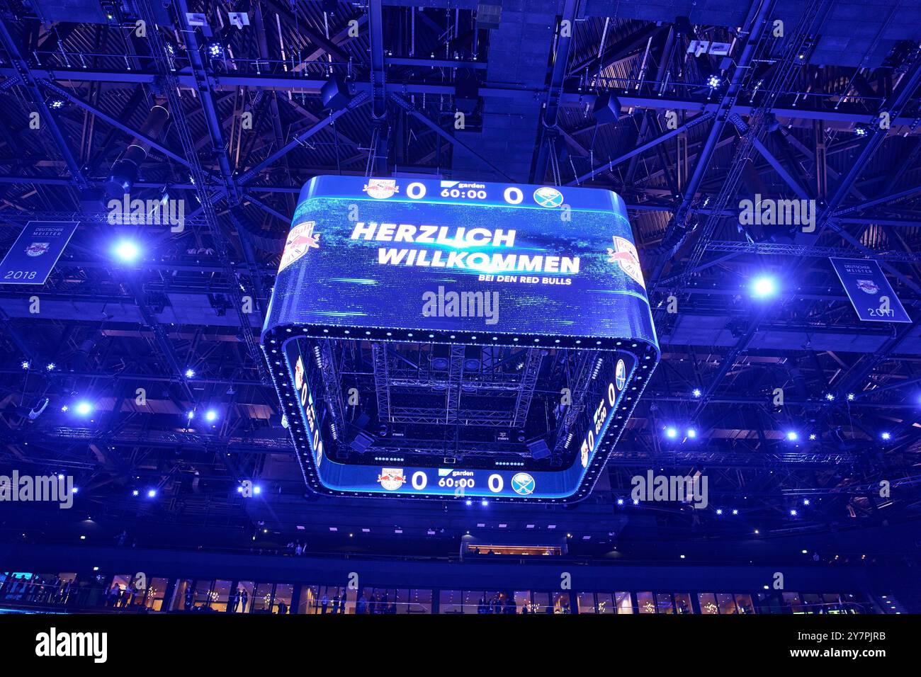 Tabellone segnapunti SAP Garden, schermo, lavagna, digitale, LED, display, monitor, risultato finale, anzeigetafel, Endergebnis, Ergebnis, Anzeige, nell'amichevole del Global Series Challenge EHC RB MUENCHEN - BUFFALO SABERS 0-5 al SAP Garden di Monaco, Germania, 27 settembre 2024. Stagione 2024/2025, giorno della partita x, fotografo: Peter Schatz Foto Stock