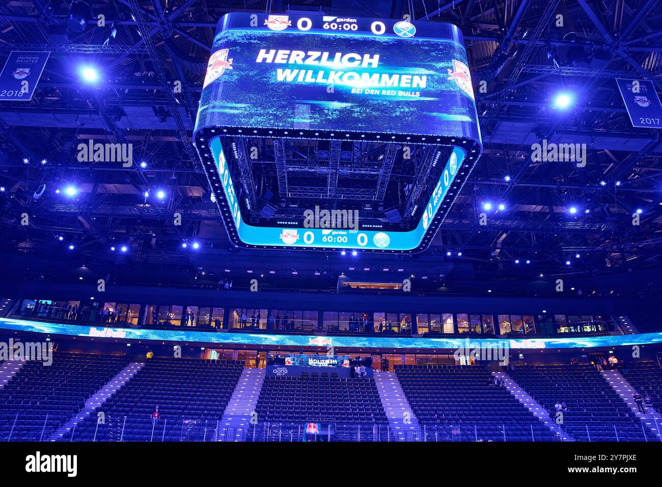 Tabellone segnapunti SAP Garden, schermo, lavagna, digitale, LED, display, monitor, risultato finale, anzeigetafel, Endergebnis, Ergebnis, Anzeige, nell'amichevole del Global Series Challenge EHC RB MUENCHEN - BUFFALO SABERS 0-5 al SAP Garden di Monaco, Germania, 27 settembre 2024. Stagione 2024/2025, giorno della partita x, fotografo: Peter Schatz Foto Stock