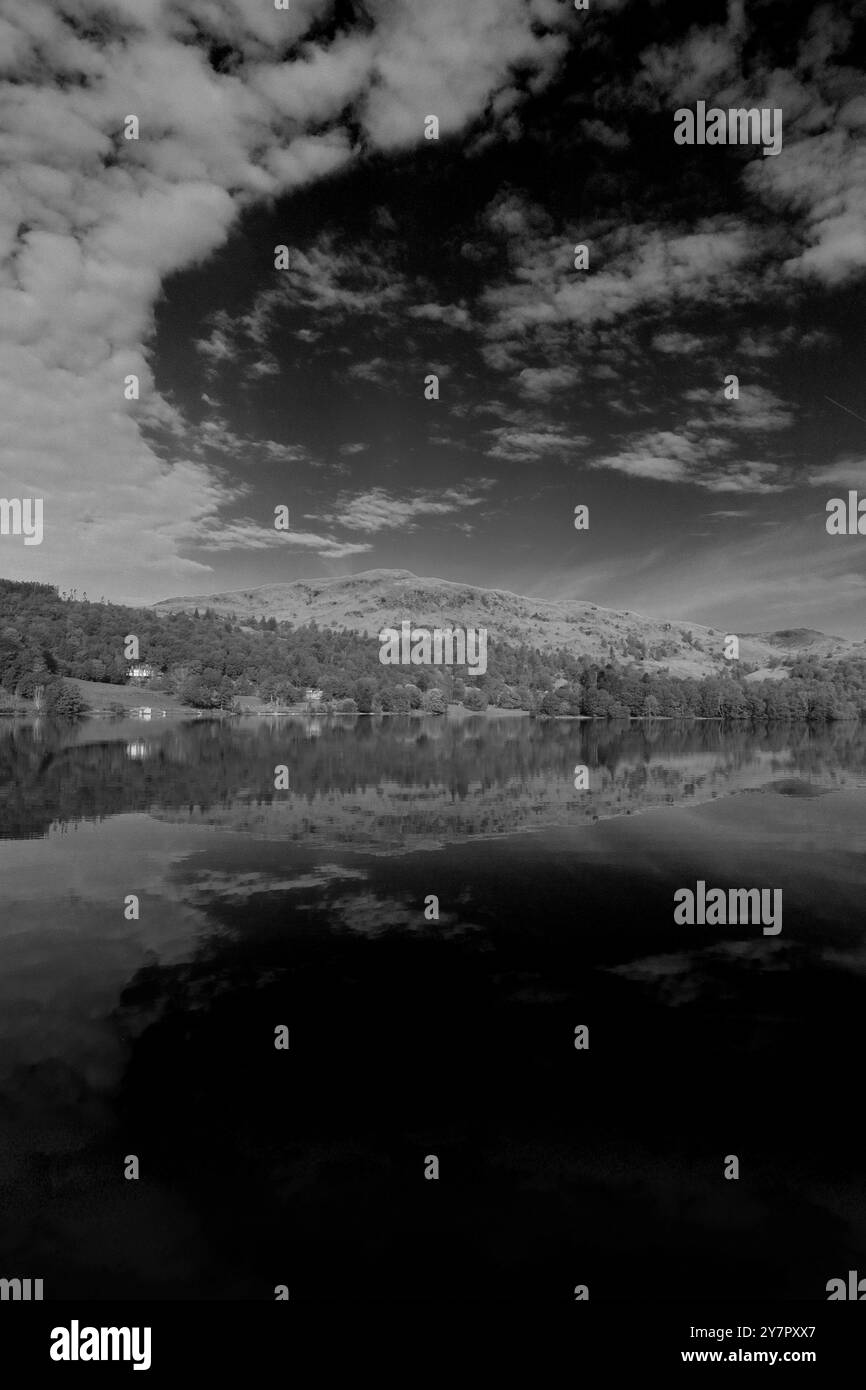 Riflessioni a Grasmere, Lake District National Park, Westmorland and Furness, Cumbria, Inghilterra, Regno Unito Foto Stock