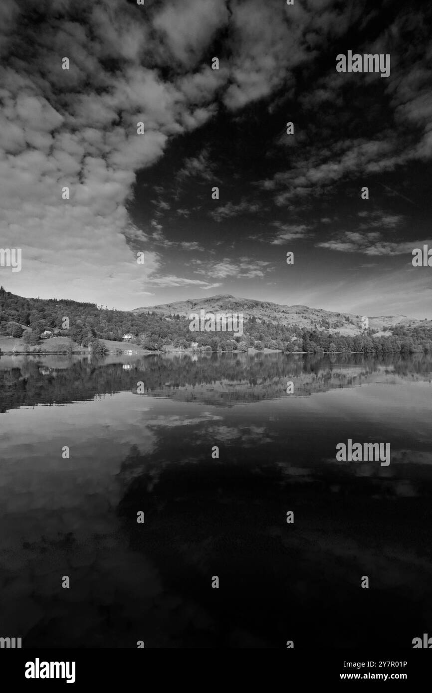 Riflessioni a Grasmere, Lake District National Park, Westmorland and Furness, Cumbria, Inghilterra, Regno Unito Foto Stock