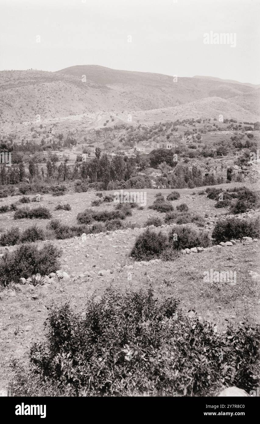 Foto d'epoca di edifici ai piedi delle colline. Palestina. 1900s ( foto della colonia americana) Foto Stock