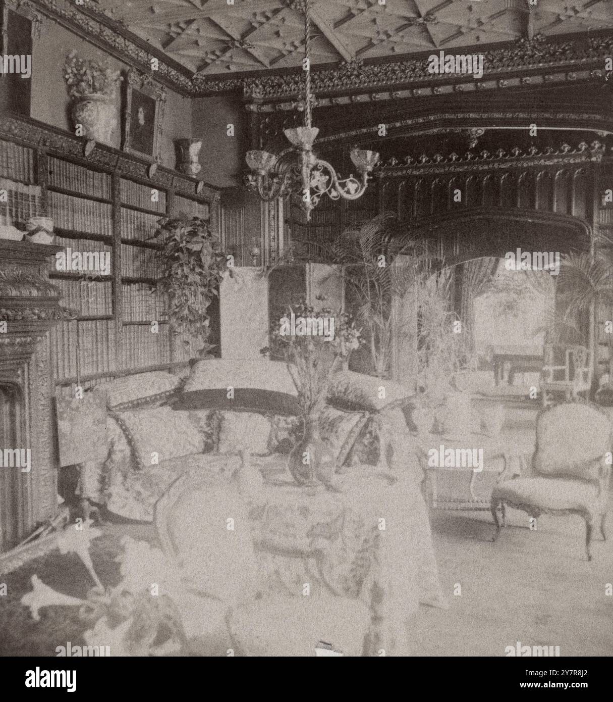 Fotografia d'epoca della Biblioteca, Brougham Hall a Penrith, Inghilterra. 1892 Foto Stock