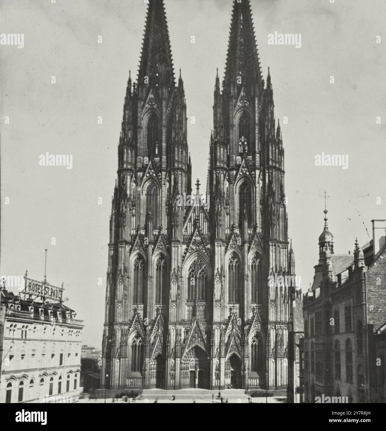 Foto d'epoca della magnifica facciata e delle torri (512 piedi) Della Cattedrale di Colonia, Germania. 1906 Foto Stock