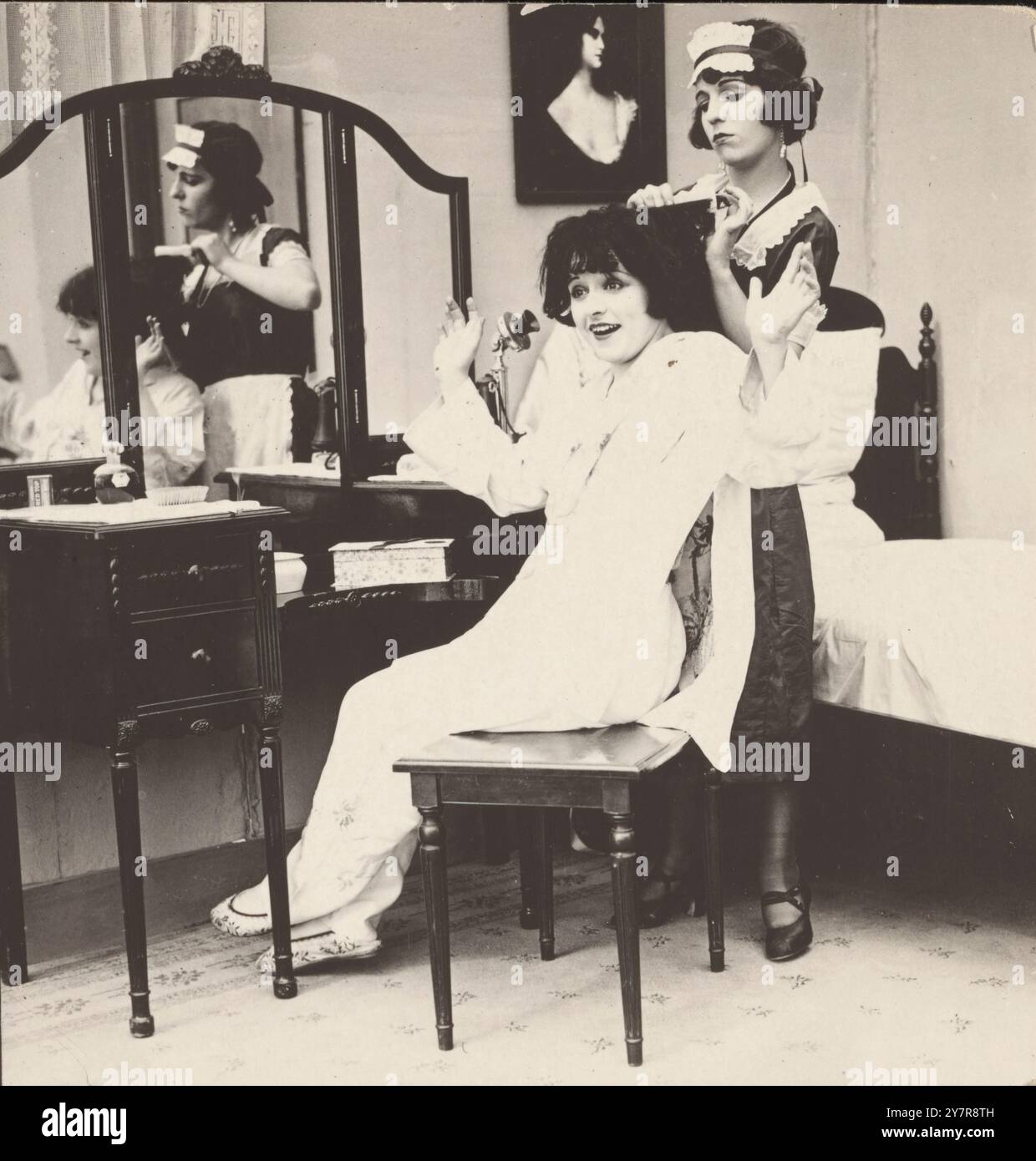 Il pigiama del gatto. 1923 molti proprietari di pigiami di questo tipo dissero che dormire in loro non era "niente come un pigiama di gatto nel pigiama di Katz". Da qui la frase pigiama di Katz, che alla fine si è evoluta in pigiama di gatto. E 100 anni dopo, negli anni '1920, la frase è stata così modificata che è venuto a significare una cosa desiderabile che è diversa da altre. Foto Stock