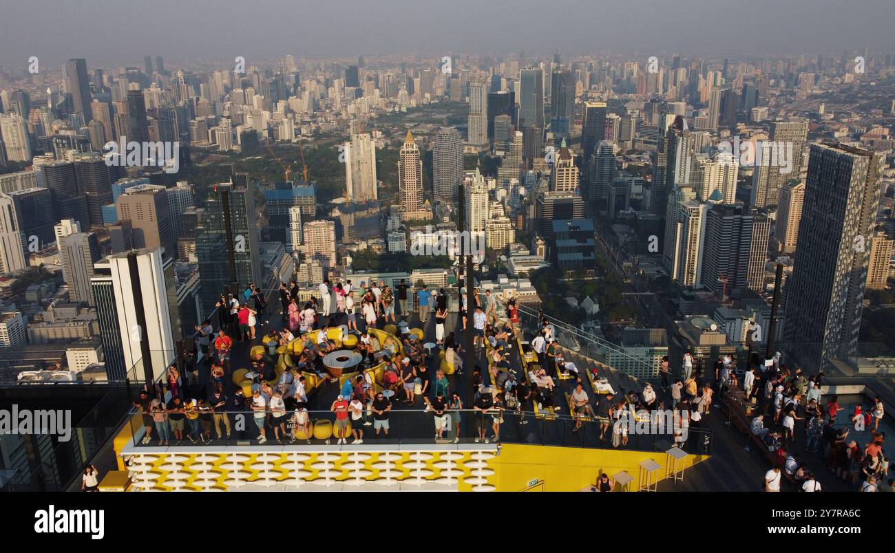 Bangkok, Thailandia - 27 gennaio 2024: Vista aerea del grattacielo King Power Mahanakhon. L'edificio è attualmente il più alto della Thailandia. Foto Stock