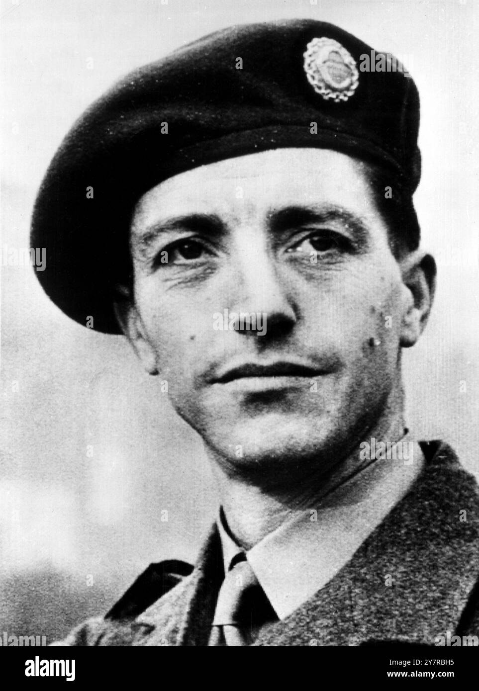 LONDRA: (File foto) Charles James Dawson , 35, è il fotografo della United Press che ha scattato la foto della regina Elisabetta II con il suo allenatore dello Stato irlandese il 4 novembre 1952 che ha fatto parlare Gran Bretagna e Commonwealth britannico. Foto Stock