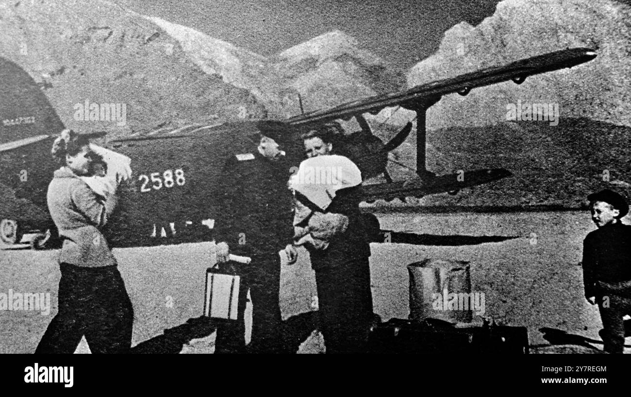 Aereo russo: Il biplano Antonov AN-2, sviluppato in Unione Sovietica fin dalla guerra, fu utilizzato per la prima volta nel 1950. Ha un motore singolo, ha una lunghezza di 37 ft 2 in e una distanza di 46 ft 8 in. Sembra essere progettato per operazioni da piccoli aeroporti in paesi montani. Il suo peso e le sue prestazioni sono sconosciute. Ci sono attrezzature radar per l'atterraggio. Impulse 23/PJ/73626 foto di notizie internazionali. Foto Stock