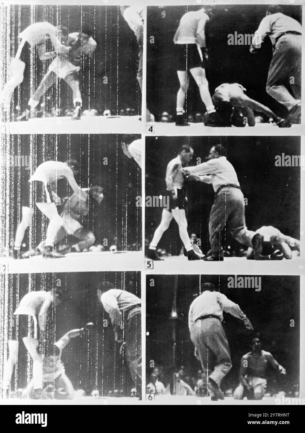 WORLD MIDDLEWEIGHT CHAMPIONSHIP VINTO A PUNTI DA OLSON 22.10.53. Randolph Turpin britannico e Carl 'Bobo' Olson americano si incontrano al Madison Square Garden di New York per decidere chi è l'indiscusso campione di pugilato dei pesi medi del mondo. Finora, ognuno è stato riconosciuto nel proprio paese come campione del mondo. Olson ha vinto a punti. La foto I.N.P. mostra la sequenza "Magic Eye" che mostra Olson che picchia Turpin sulla tela per fare un conteggio. Foto di notizie internazionali Foto Stock