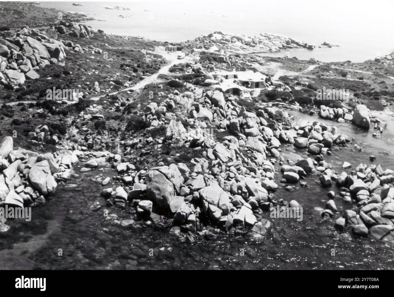 1978 Isola di Cavallo Archivio storico Olycom/LaPresse Vittorio Emanuele di Savoia (Napoli, 12 febbraio 1937 - Ginevra, 3 febbraio 2024) è stato un membro di Casa Savoia, figlio dell'ultimo re d'Italia Umberto II e di Maria José del Belgio; dal 1983 è stato pretendente al trono d'Italia in disputa dal 2006 con la linea dinastica di Aimone di Savoia-Aosta; era sposata con Marina Doria, da cui filiberto un figlio Emanuele. Nella foto: Vittorio Emanuele di Savoia, sparatoria a seguito del furto del gommone di Vittorio Emanuele l'indagini nella foto: Vittorio Emanuele di Savoia, shoo Foto Stock