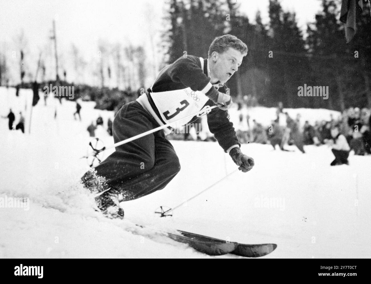 OLIMPIADI INVERNALI DI OSLO - SLALOM MASCHILE RACEStein Eriksen, Norvegia, che ha vinto lo slalom gigante maschile, è arrivato secondo nello slalom maschile a Rodkleiva. Qui Stein Eriksen viene visto sparare attraverso i cancelli. 20 febbraio 1952 Foto Stock