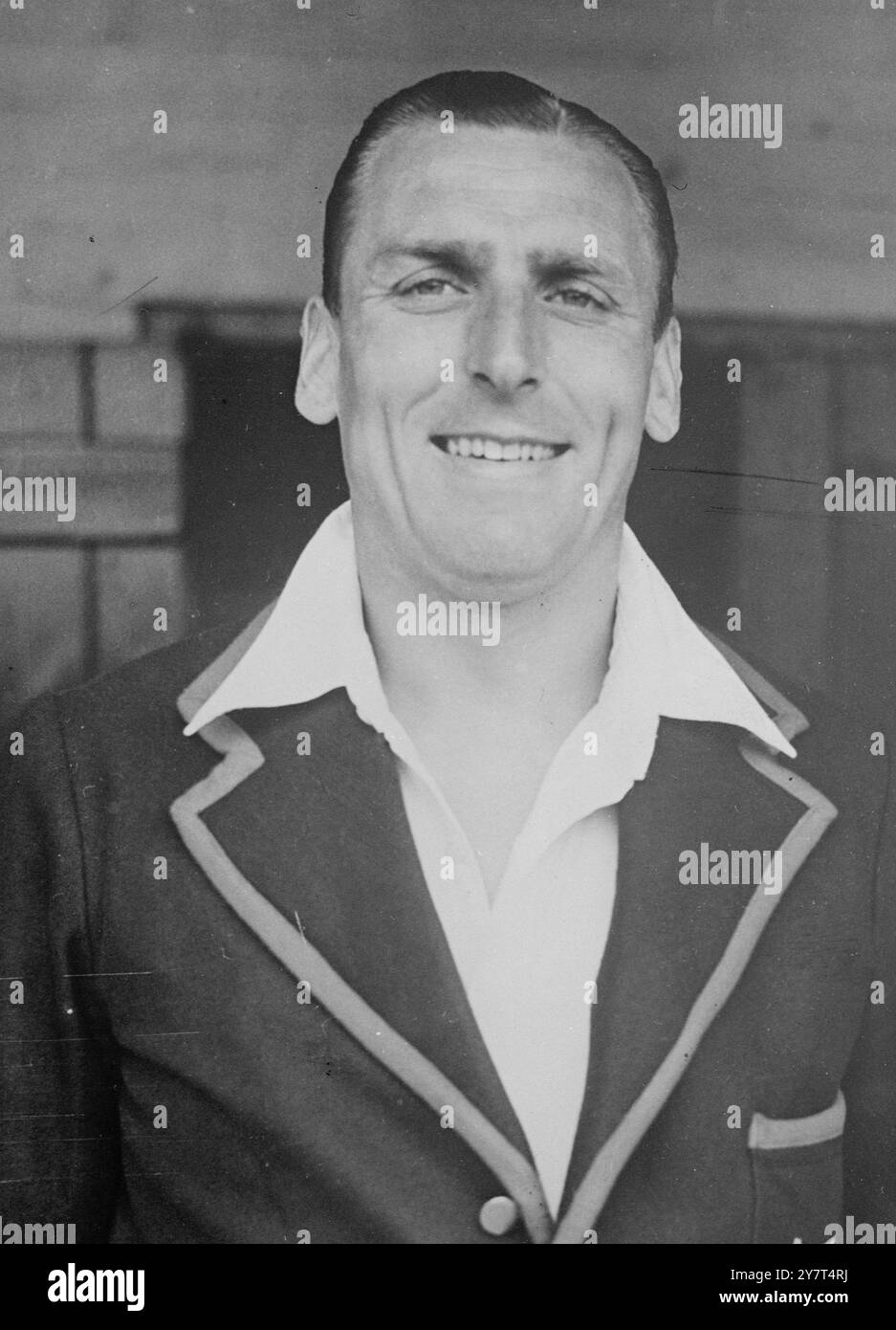 LESTER OF LIECESTERSHIRE qui raffigurato di G, LESTER of Leicestershire County cricket undici . Più tardi superò i mille punti della scorsa stagione, segnando 1027 in 42 inning, con una media di 26,77. Era quarto nel tavolo da battuta. Come bowler, ha preso 14 wickets per 659 corse, con una media di 47.07. Egli ha fatto 216,5 over, 47 di loro fanciulle. 20 maggio 1949 Foto Stock