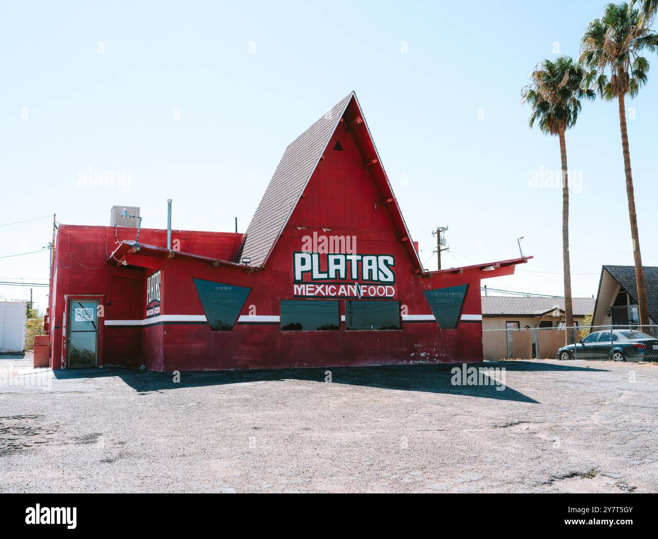 Ristorante messicano Platas, abbandonato e chiuso, Barstow, California. Foto Stock