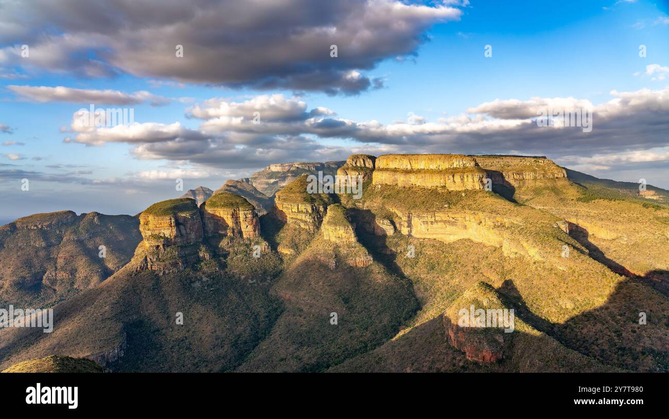 Tre Rondavel, tre cime rotonde di montagna con cime leggermente appuntite, molto simili alle tradizionali fattorie tonde o ovali africane chiamate rondave Foto Stock