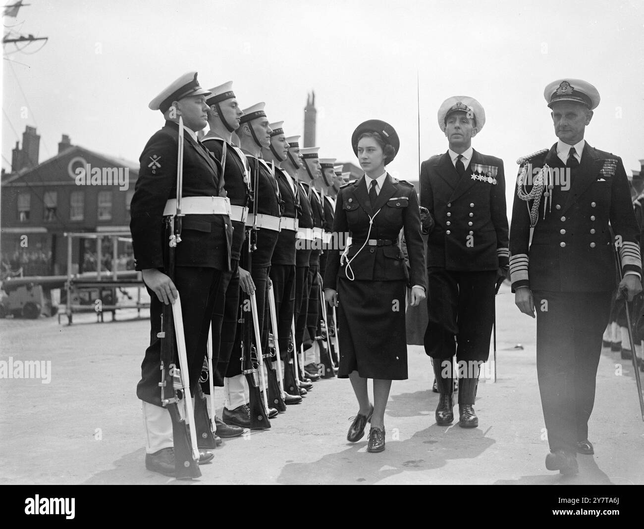 LA PRINCIPESSA MARGARET È il CAPO RANGER DELL'IMPERO il 1 marzo 1953 la principessa Margaret, che ha accettato l'invito a diventare ranger capo dell'Impero britannico al posto di sua sorella, la regina, che ha rinunciato alla nomina all'ascesa al trono. La Principessa è in uniforme come Commodoro dei Sea Rangers. I Rangers sono il ramo più anziano del movimento Girl Guide. Foto Stock