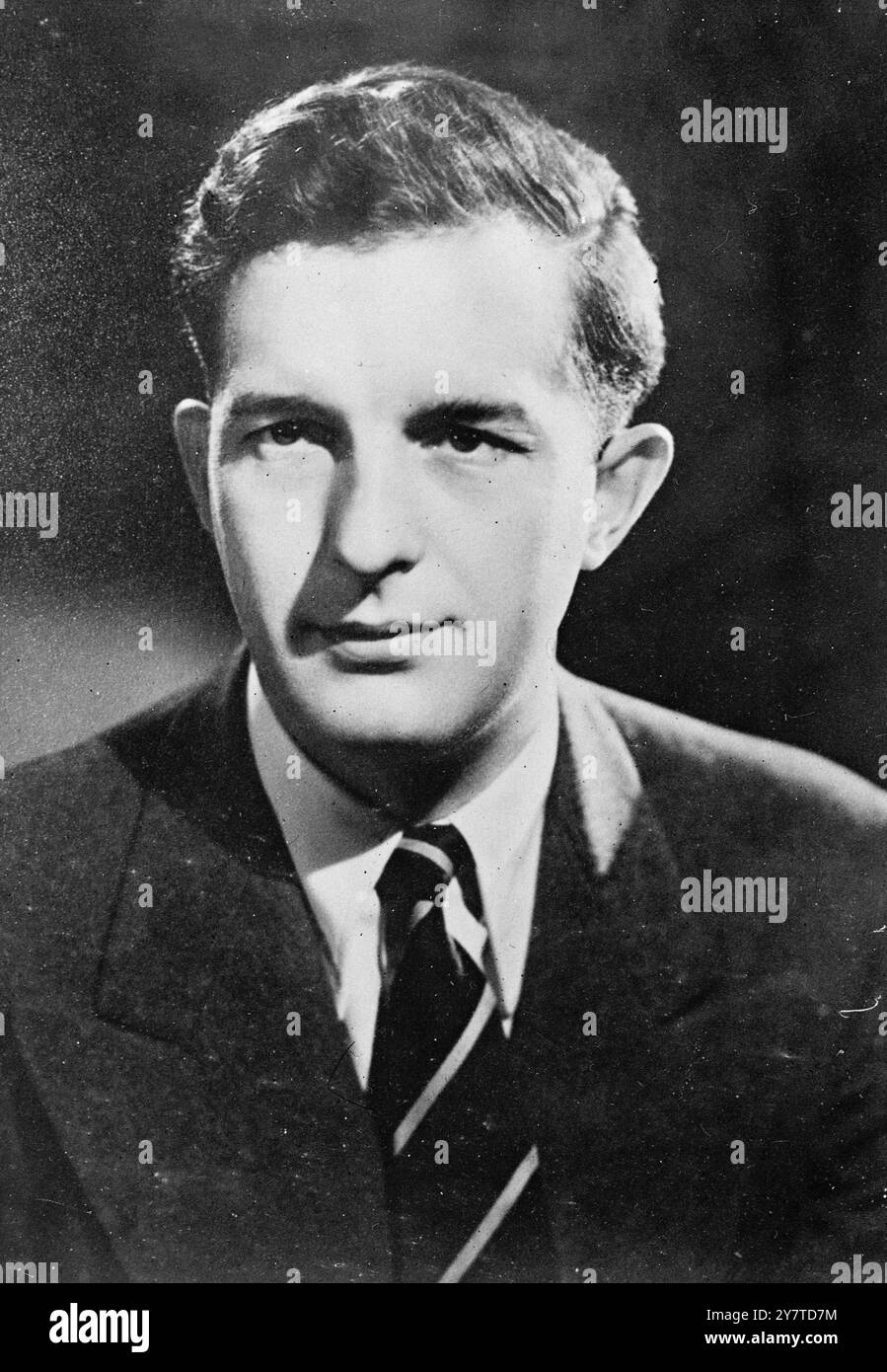 DOCTOR SI È BRUCIATO - PER Un TEST il dottor W. J. H. Butterfield di Londra, all'età di 30 anni e un triplo blu di Oxford, ha detto agli scienziati americani in una conferenza a Washington come lui e un gruppo di altri sette si sono bruciati in esperimenti per determinare gli effetti delle ustioni atomiche. La maggior parte delle loro ricerche fu quella della flotta, Surrey, dove il Consiglio di ricerca medica sponsorizzò i test. Il team ha appreso di prima mano gli effetti delle ustioni, ma ha subito mesi di esposizione dolorosa ai lampi di calore. I risultati degli esperimenti sono ora pubblicati. Alcuni animali sono stati usati, ma dal momento che questi sono strani Foto Stock