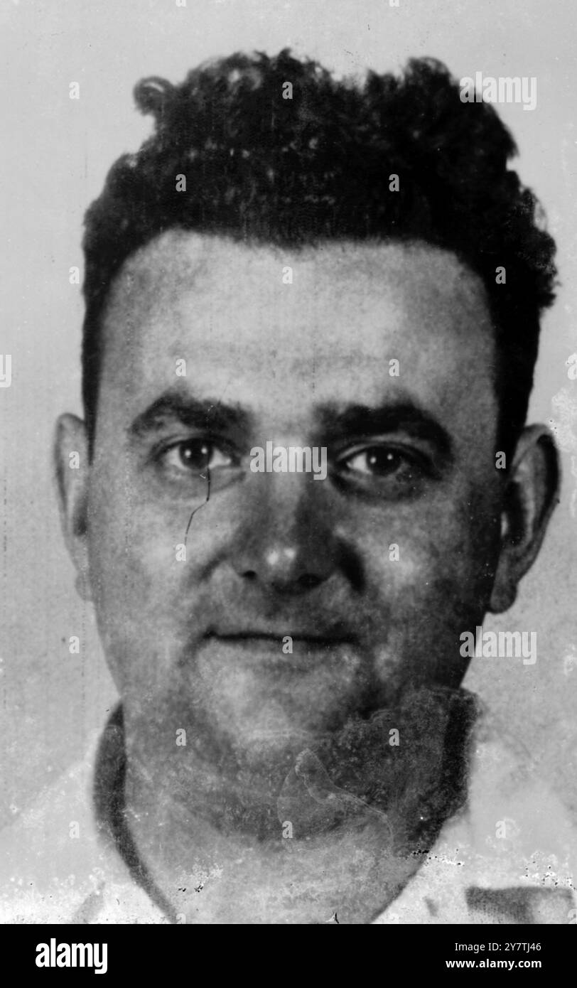 Arresto di spionaggio americano New York : il veterano dell'esercito di 28 anni David Greenglass è stato preso in custodia dagli agenti dell'FBI. È incaricato di dare segreti a Harry Gold , il ricercatore di Filadelfia che ha ammesso di aver consegnato alla Russia segreti atomici rubati dal dottor Klaus Fuchs . 16 giugno 1950 Foto Stock