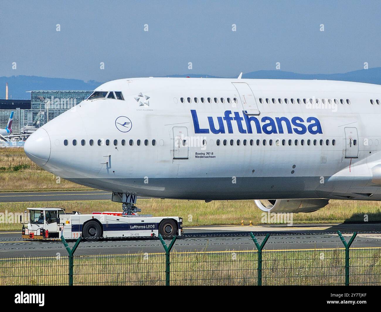 Francoforte, Assia, Germania - 13 agosto 2024: Lufthansa Boeing 747-830 Niedersachsen Livery D-ABYN fra Frankfurt Airport Foto Stock