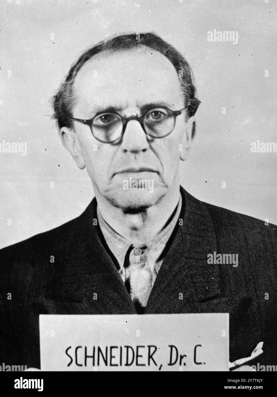 Dr. Christian Schneider in attesa di processo al processo NurembergIG Farben 1947 Foto Stock