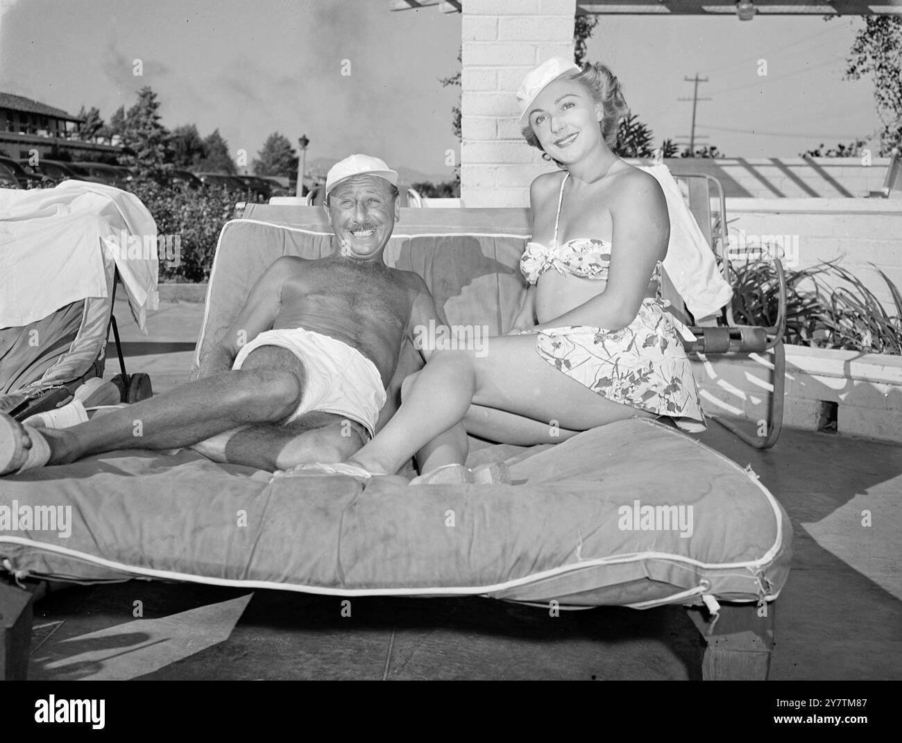 Virginia Field , attrice britannica e Irving Squires , dirigente tessile di New York presso Hotel Last Frontier , Las Vegas , Nevada , USA1946 Foto Stock