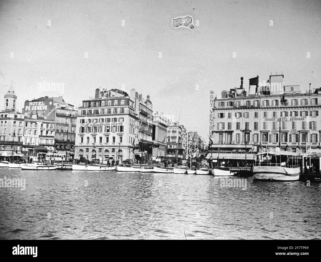 Spettacoli fotografici: Vista del Porto Vecchio di Marsiglia, che mostra l'ingresso al Canebiere district1930 Foto Stock