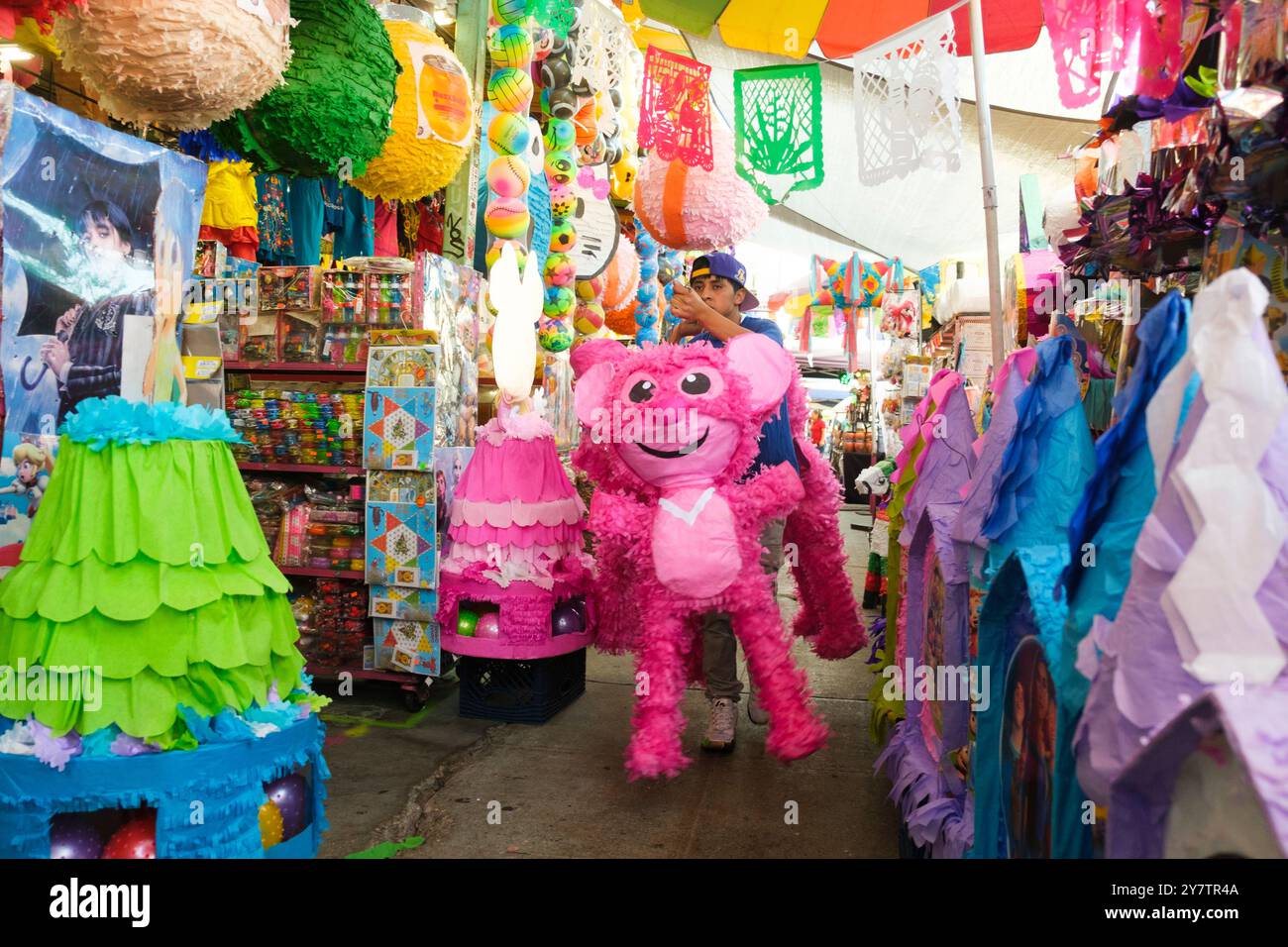 Pinatas, negozio sull'Olympic Boulvard. Centro di Los Angeles, California, Stati Uniti d'America Foto Stock