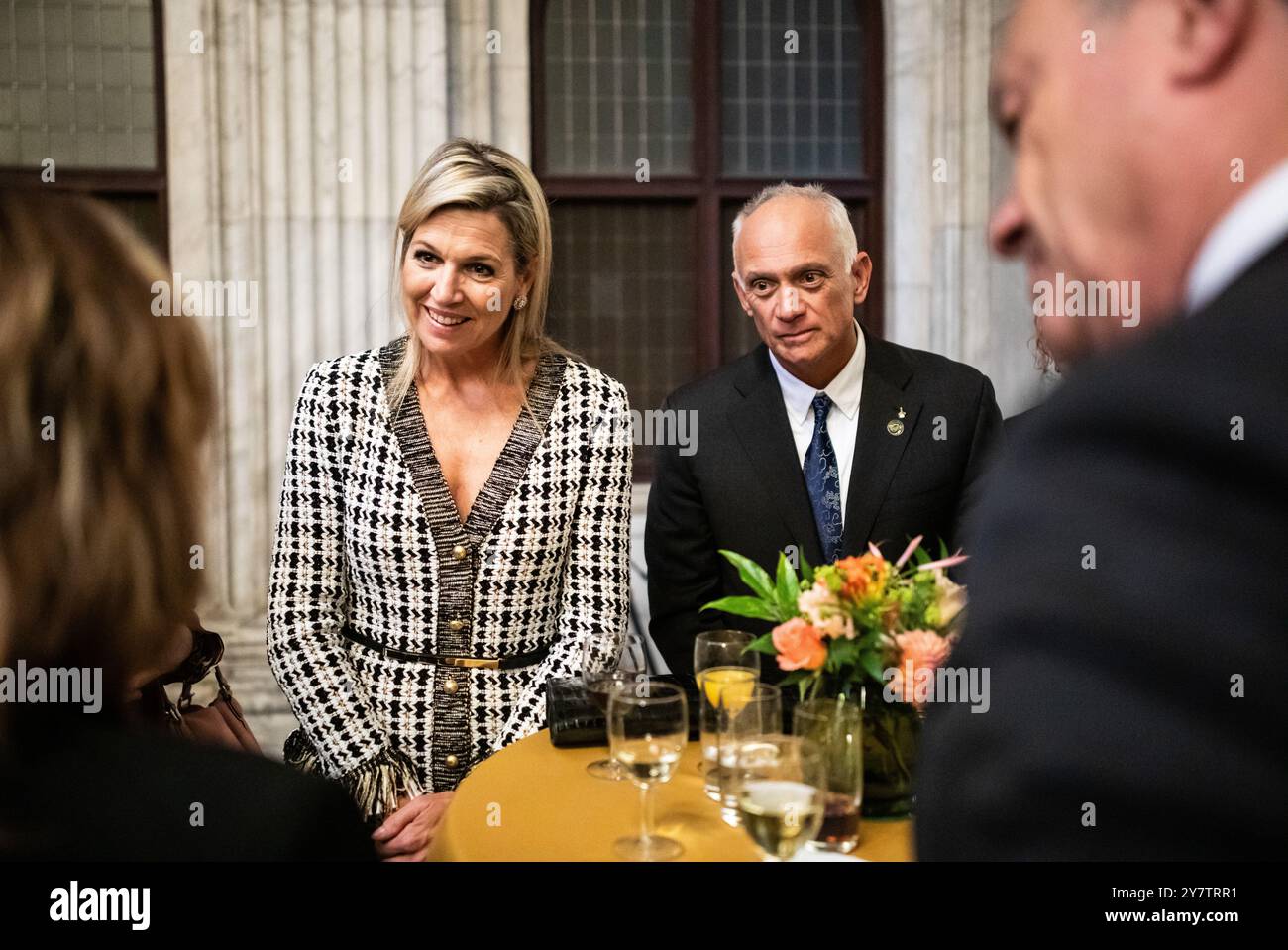 AMSTERDAM - Regina Maxima durante il ricevimento dei partecipanti al 35° Congresso planetario ASE al Palazzo reale di Amsterdam. L'Association of Space Explorers (ASE) è un'associazione di oltre quattrocento astronauti provenienti da 38 paesi diversi, tra cui AndrÃ© Kuipers. ANP EVA PLEVIER netherlands Out - belgio Out Foto Stock