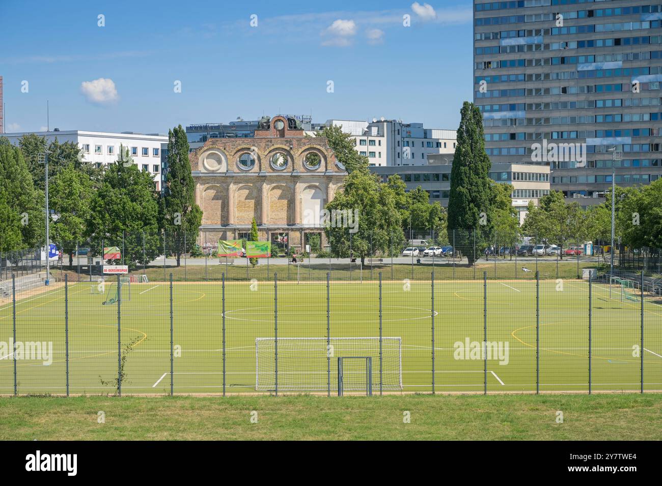 Campo sportivo Anhalter Bahnhof, campo sportivo Lilli-Henoch, Kreuzberg, Friedrichshain-Kreuzberg, Berlino, Germania, Sportplatz Anhalter Bahnhof, Lilli-Hen Foto Stock