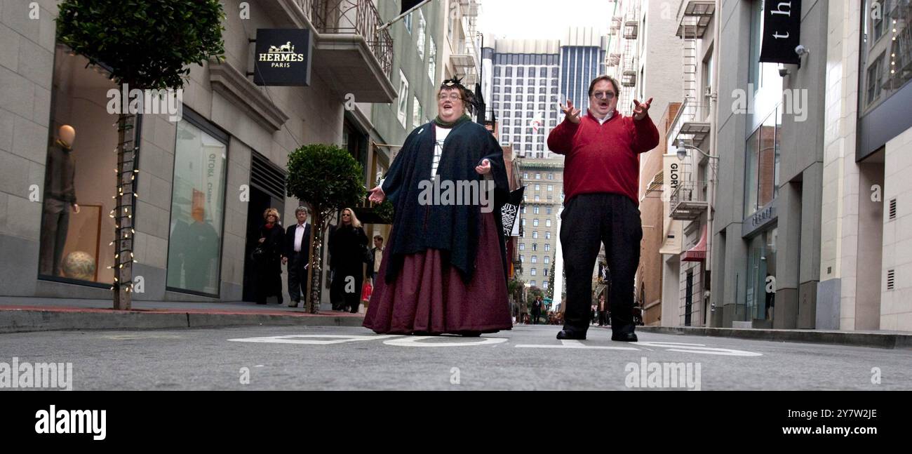 San Francisco, CA--Litz Pummer e Robert chiudono entrambi i cantanti dell'Opera si esibiscono mentre gli acquirenti accorrono a Union Square a San Francisco per approfittare delle offerte del Black Friday, 27 novembre 2009, il giorno dopo il Ringraziamento. I retailer sperano in folle più grandi rispetto all'anno scorso e in un avvio rapido, in modo che i consumatori ricomincino a spendere di nuovo. Foto Stock