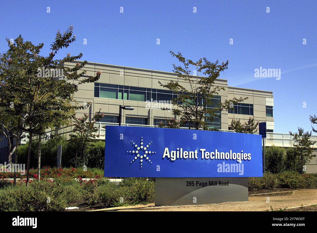 Palo alto, California: Agilent Technologies, che produce prodotti per test e misurazioni, ha annunciato lunedì che licenzierà 4.000 lavoratori. Agilent Technologies è un prodotto derivato da Hewlett-Packard. Foto scattata martedì 21 agosto 2001 presso la sede aziendale di Agilent Technologies. Foto Stock