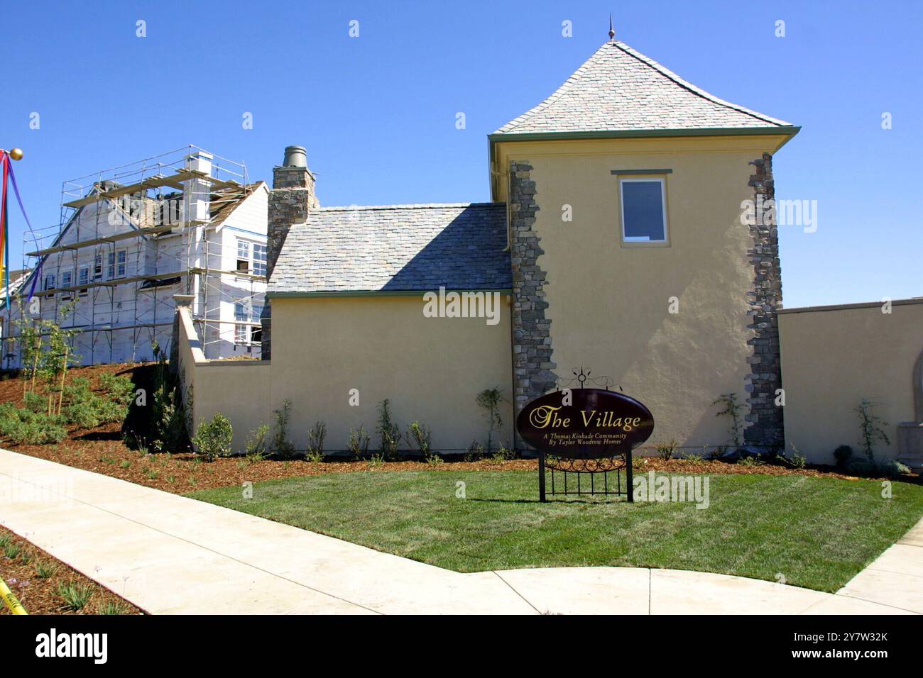 Vallejo, California. Thomas Kinkade, artista e designer, ha un nuovo progetto immobiliare a Vallejo, California. Le case iniziano negli anni '400.000, ed è un nuovo progetto di costruzione del marchio per il Media Art Group di Kinkade. Foto scattata venerdì 7 settembre 2001. Foto Stock