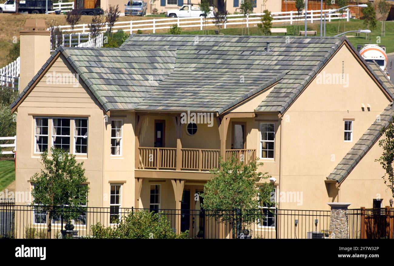 Vallejo, California.,--Thomas Kinkade un artista e designer ha un nuovo progetto immobiliare a Vallejo, California. Le case iniziano negli anni '400.000, ed è un nuovo progetto di costruzione del marchio per il Media Art Group di Kinkade. Foto scattata venerdì 7 settembre 2001. Foto Stock