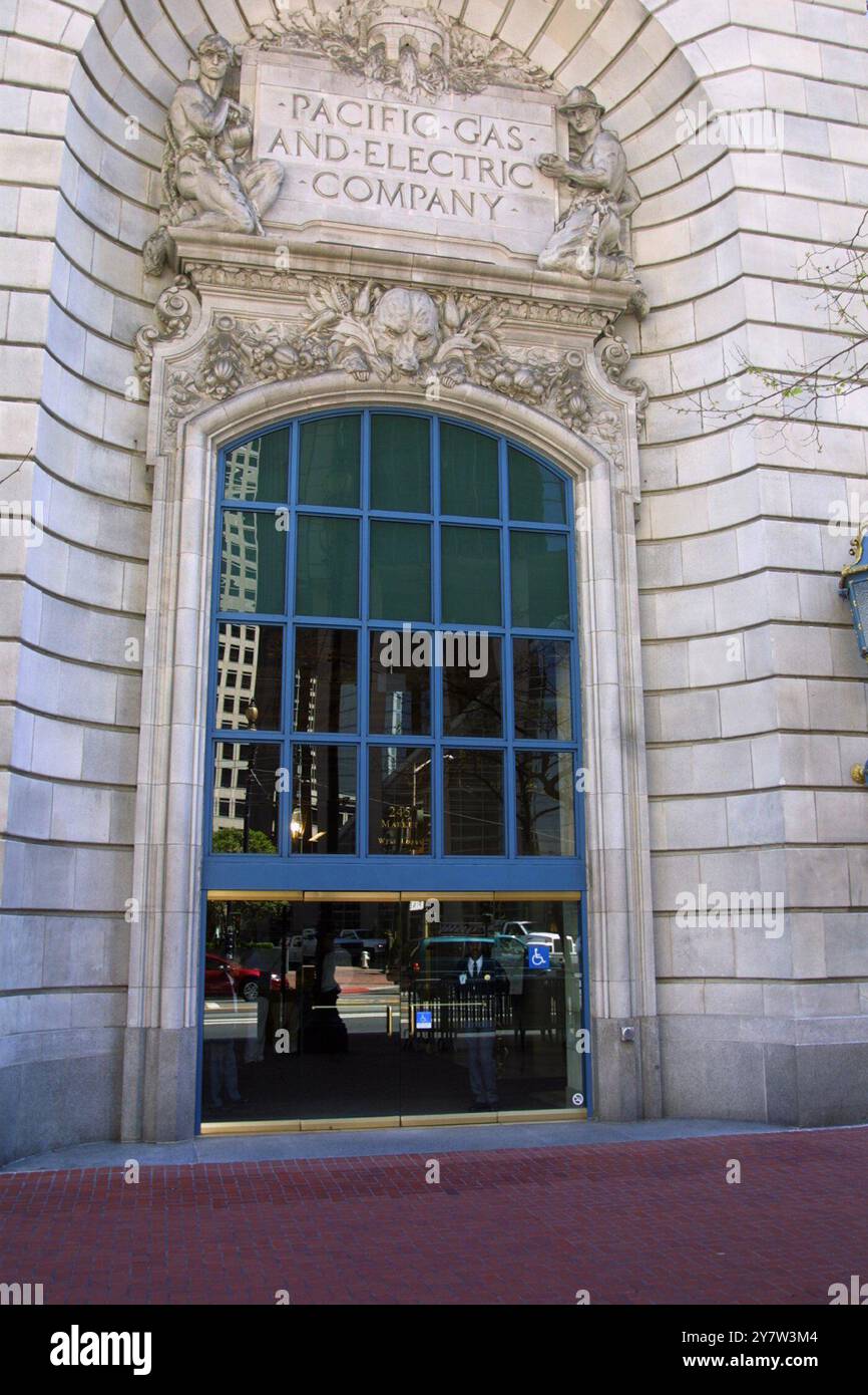 San Francisco, CA - sede centrale della Pacific gas and Electric Company in Market Street. Pacific gas and Electric, la più grande utility della California, ha depositato la protezione fallimentare del capitolo 11 venerdì 6 aprile 2001, respingendo i tentativi desparati del governatore Gray Davis di salvare la società di servizi che era affamata di contanti. 9 aprile 2001. Foto Stock